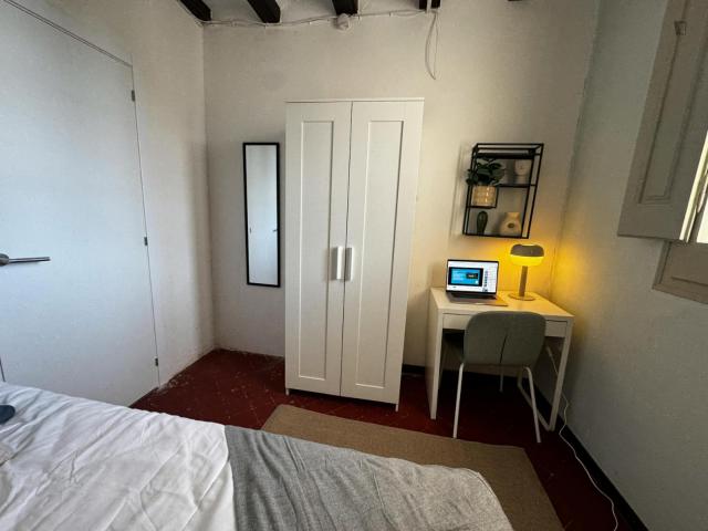 Neat and cosy single bedroom in Ciutat Vella