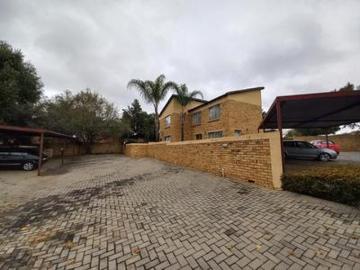 neat and cosy 2 bedroom duplex with.