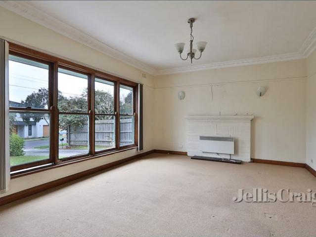 Neat and Cozy Three Bedroom Unit in Convenient Location