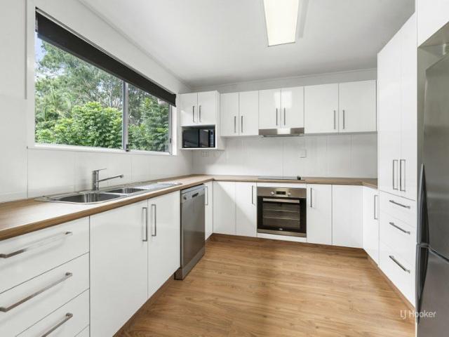 Neat and Modern Two Bedroom Home in Somerset Dam