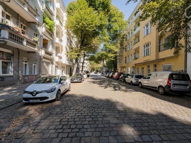 Neat and spacious home in Neukölln, Berlin Amsterdam Apartments for Rent