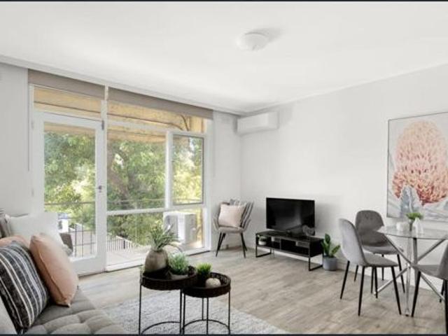 Neat Apartment with Fantastic Locale