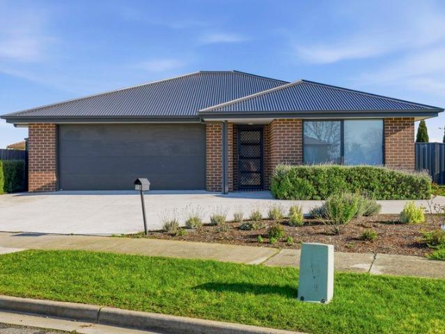 Neat as a Pin and Ready to Move In!