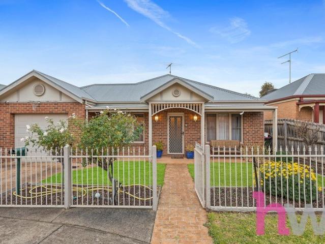 NEAT AS A PIN FIRST HOME OR INVESTMENT!