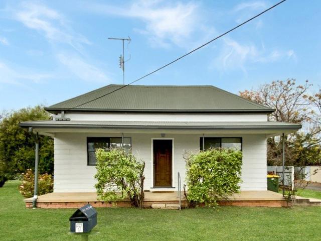 Neat as a Pin Ideal First Home or Investment