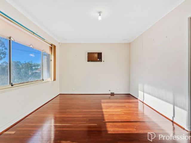 NEAT AS A PIN & IN GREAT HANDY LOCATION!