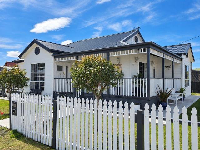 Neat as a pin & ready to move in