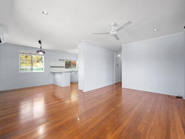NEAT AS A PIN 3 BEDROOM HOME IN WEST GLADSTONE!