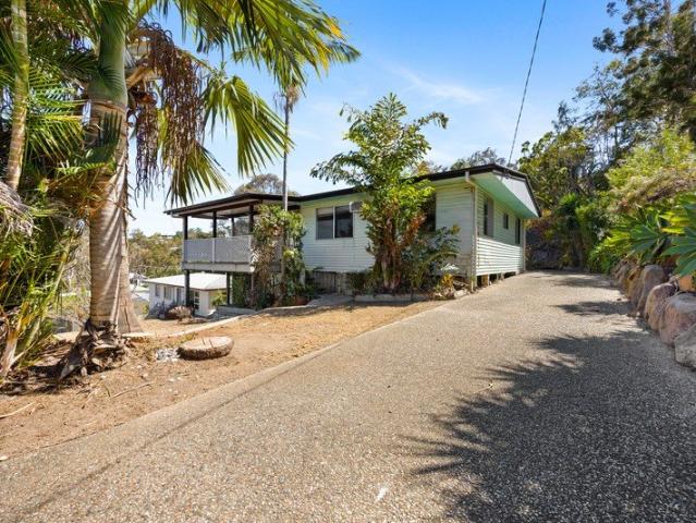 NEAT AS A PIN 3 BEDROOM HOME IN WEST GLADSTONE!