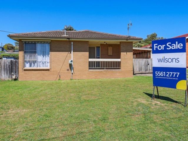NEAT BRICK HOME IN WELL MAINTAINED COURT