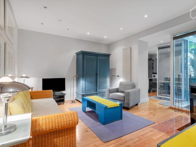 Neat, bright studio in Düsseldorf, Dusseldorf Amsterdam Apartments for Rent
