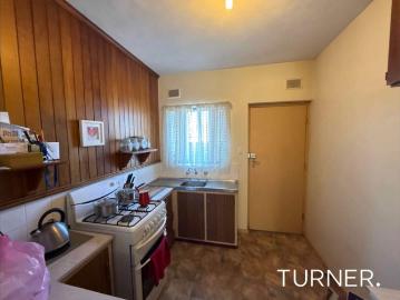 NEAT & CLEAN DOWNSTAIRS UNIT IN NEAT AND TIDY GROUP. HEATING AND COOLING!