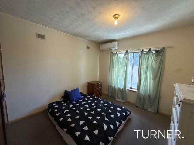 NEAT & CLEAN DOWNSTAIRS UNIT IN NEAT AND TIDY GROUP. HEATING AND COOLING!