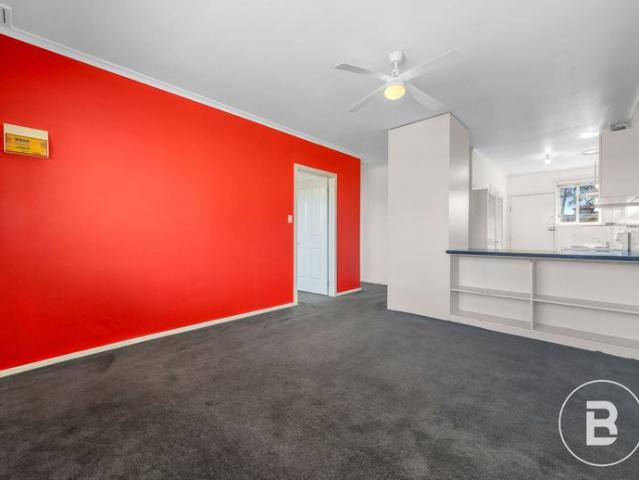 NEAT COMFORTABLE AND CONVENIENT TWO BEDROOM UNIT IN SEBASTOPOL