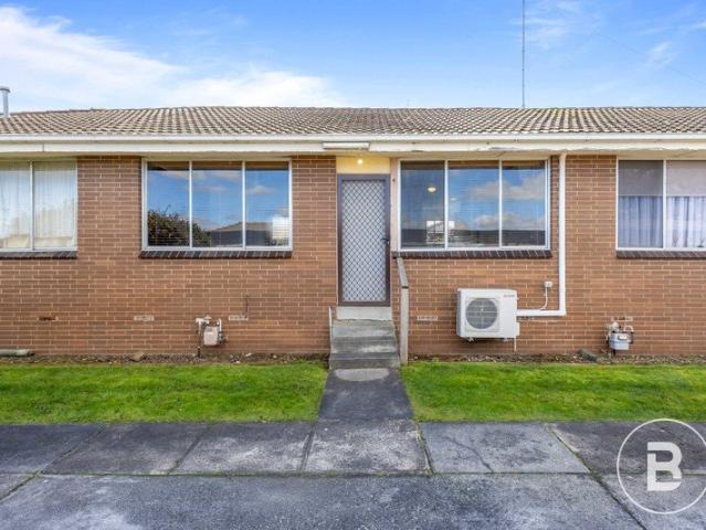 NEAT COMFORTABLE AND CONVENIENT TWO BEDROOM UNIT IN SEBASTOPOL