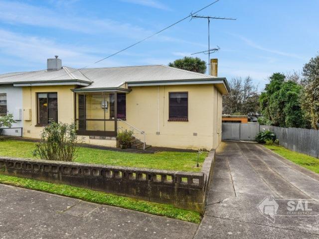 Neat, Comfortable & Convenient Living Close to Schools