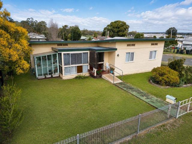 Neat & Comfortable Cottage on a Spacious 1,042m² Block