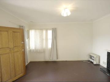 Neat & Comfortable Family Home in Convenient Location