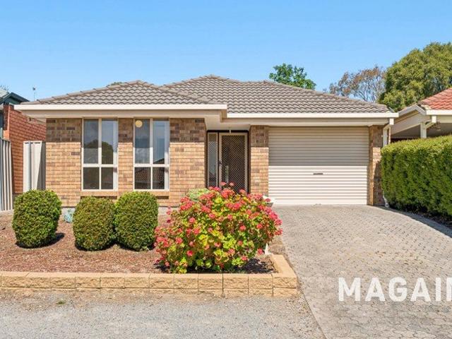 Neat, Comfortable Living in a Quiet Woodcroft Pocket