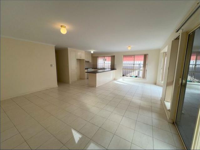 Neat, Comfortable & Low Maintenance Home in Woodcroft