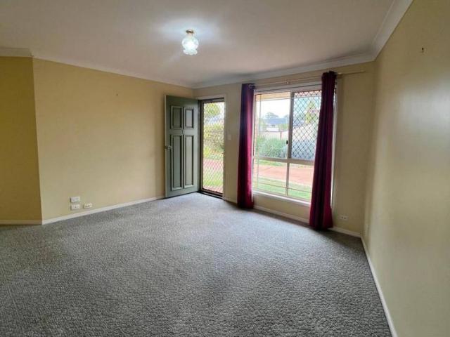 Neat & Comfortable Unit in Quiet Cul de Sac