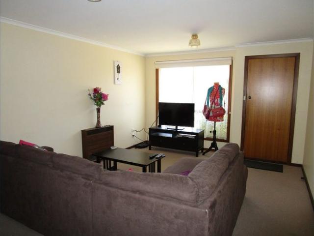 NEAT & COMFORTABLE 2 BEDROOM UNIT