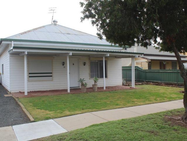 Neat & Comfortable 3 Bedroom Home!