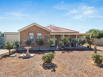 Neat, Complete & Move In Ready