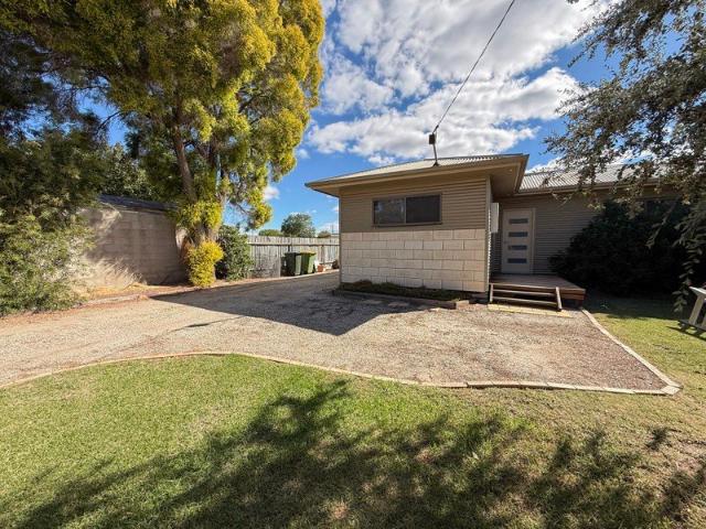 Neat, Complete & Close to the River