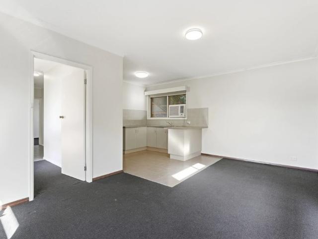 Neat & Convenient 2 Bedroom Unit