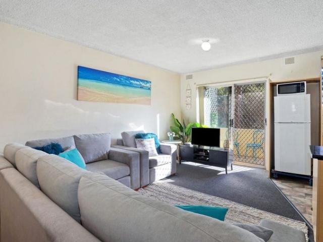 Neat & Convenient 2 Bedroom Unit in Kingswood