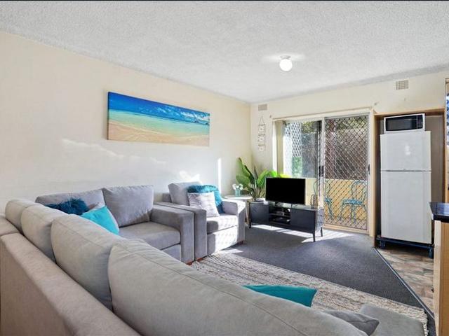 Neat & Convenient 2 Bedroom Unit in Kingswood