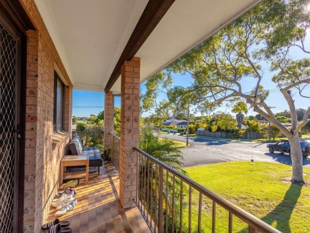 Neat & Convenient Unit Close to Shipping Hub and Beach