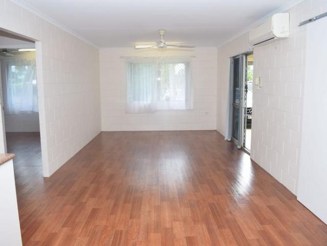 NEAT DUPLEX HALF PET FRIENDLY – REMOTE GARAGE