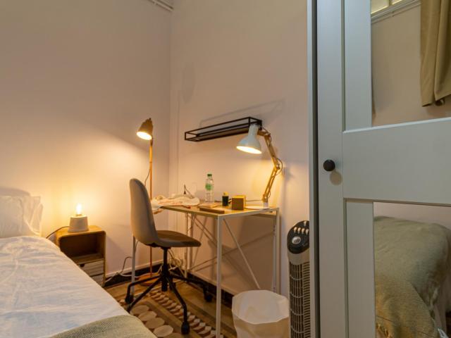 Neat double bedroom near the Girona metro