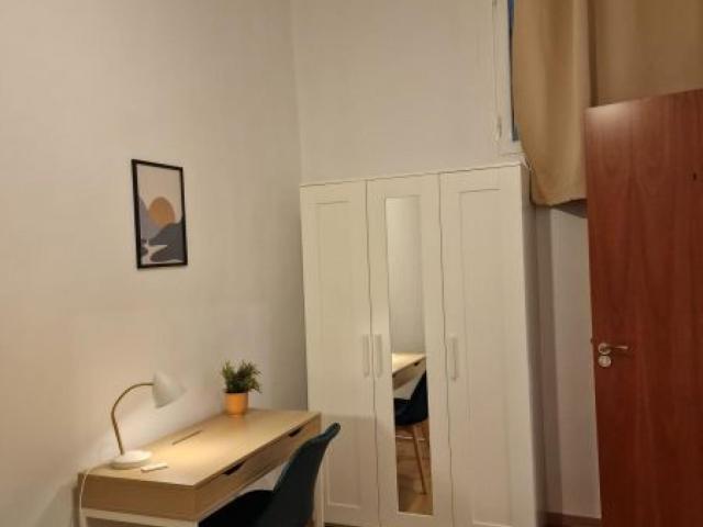 Neat double bedroom close to Liceu metro station