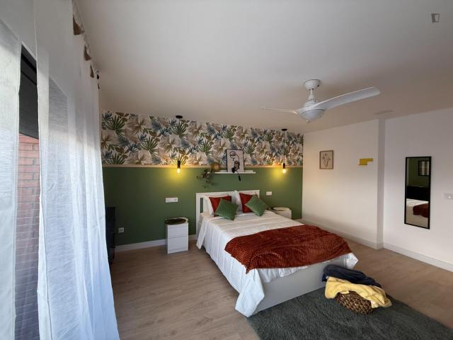 Neat double bedroom in Carolines Baixes