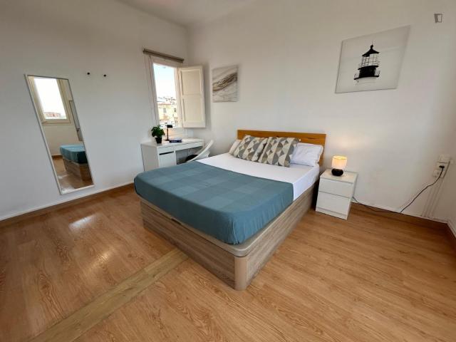 Neat double bedroom in Collblanc