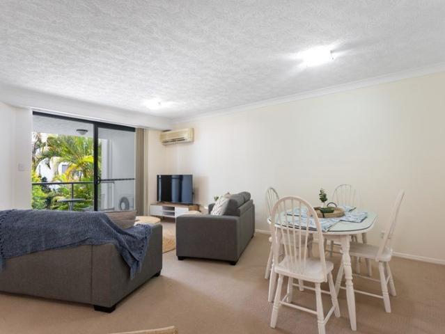 Neat furnished apartment moments to the beach 'Saks on Oaks'