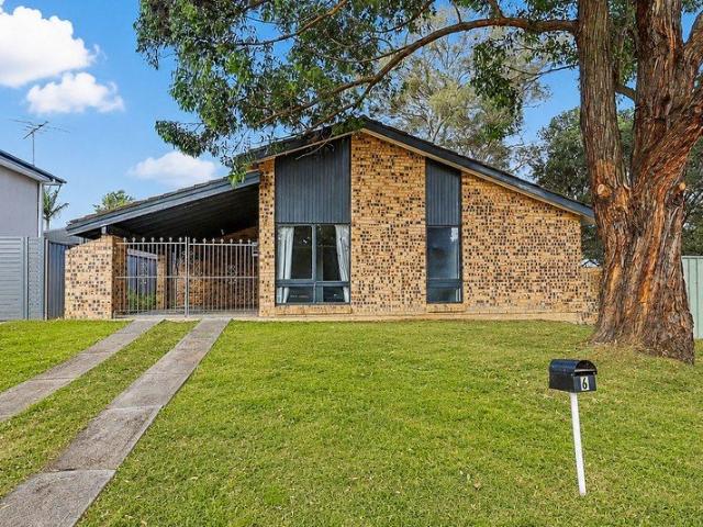 Neat Family Home, close to neighbourhood shops