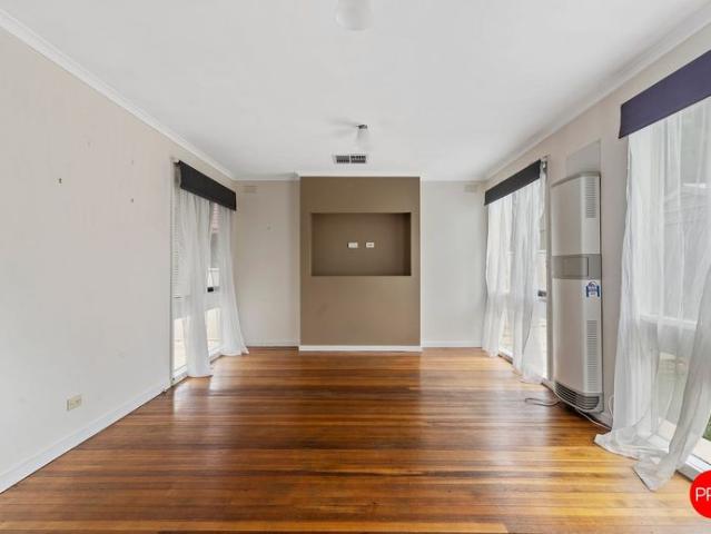 Neat family home in ideal location!