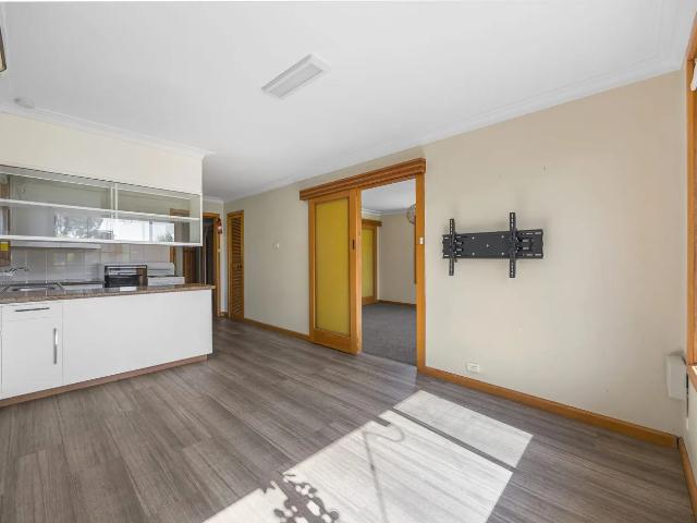 NEAT FAMILY HOME IN THE PERFECT LOCATION
