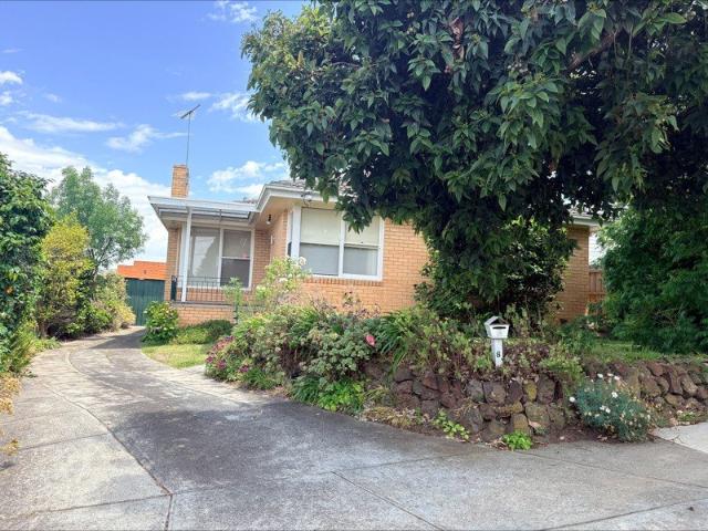 Neat family home with gardener included