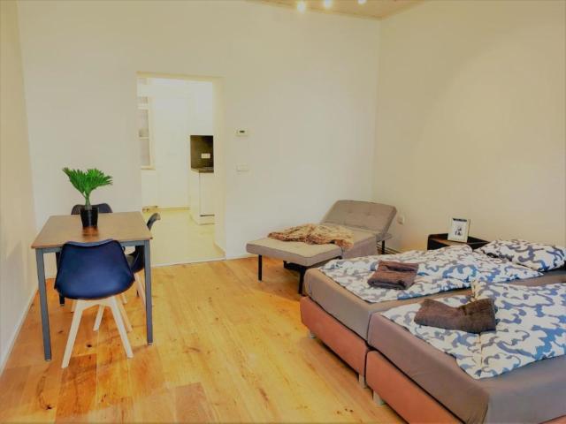Neat & fashionable suite near school