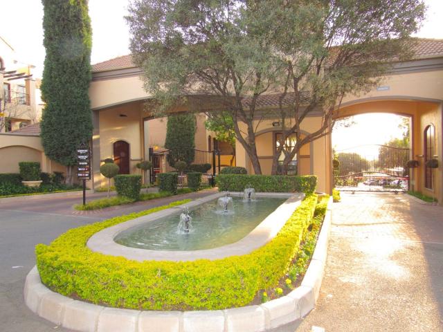 Neat First Floor Apartment in the Heart of Lonehill