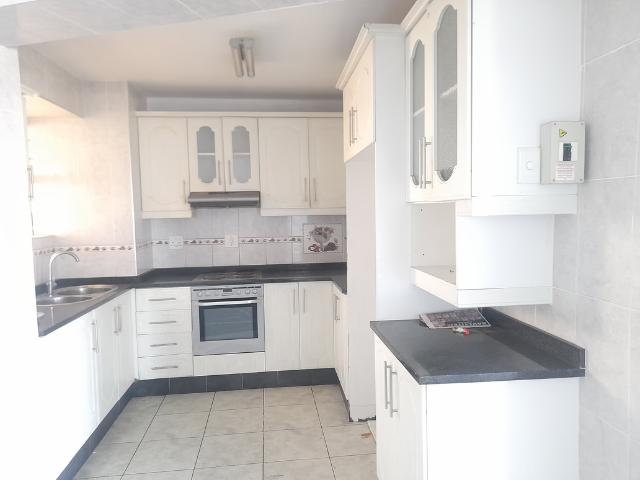 NEAT HARBOR FACING 1.5 BEDROOM AVAILABLE FOR JANUARY OCCUPATION
