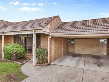 Neat, Light Filled Villa in a Convenient Fawkner Pocket