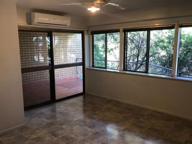 NEAT, LOW MAINTENANCE 2 BEDROOM UNIT IN GLADSTONE CENTRAL