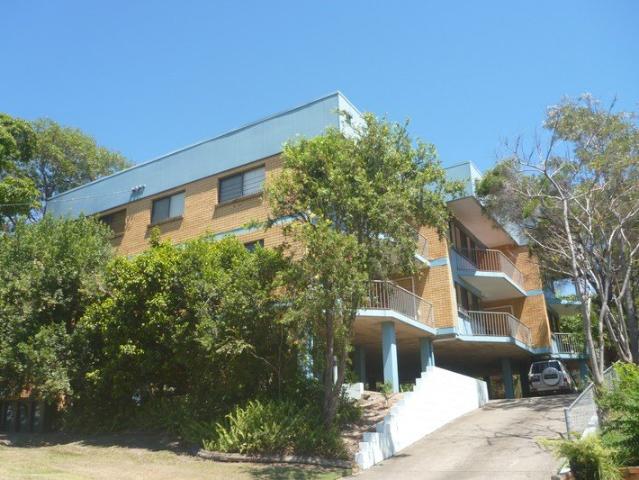 NEAT, LOW MAINTENANCE 2 BEDROOM UNIT IN GLADSTONE CENTRAL