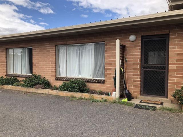 Neat, low maintenance two bedroom unit!